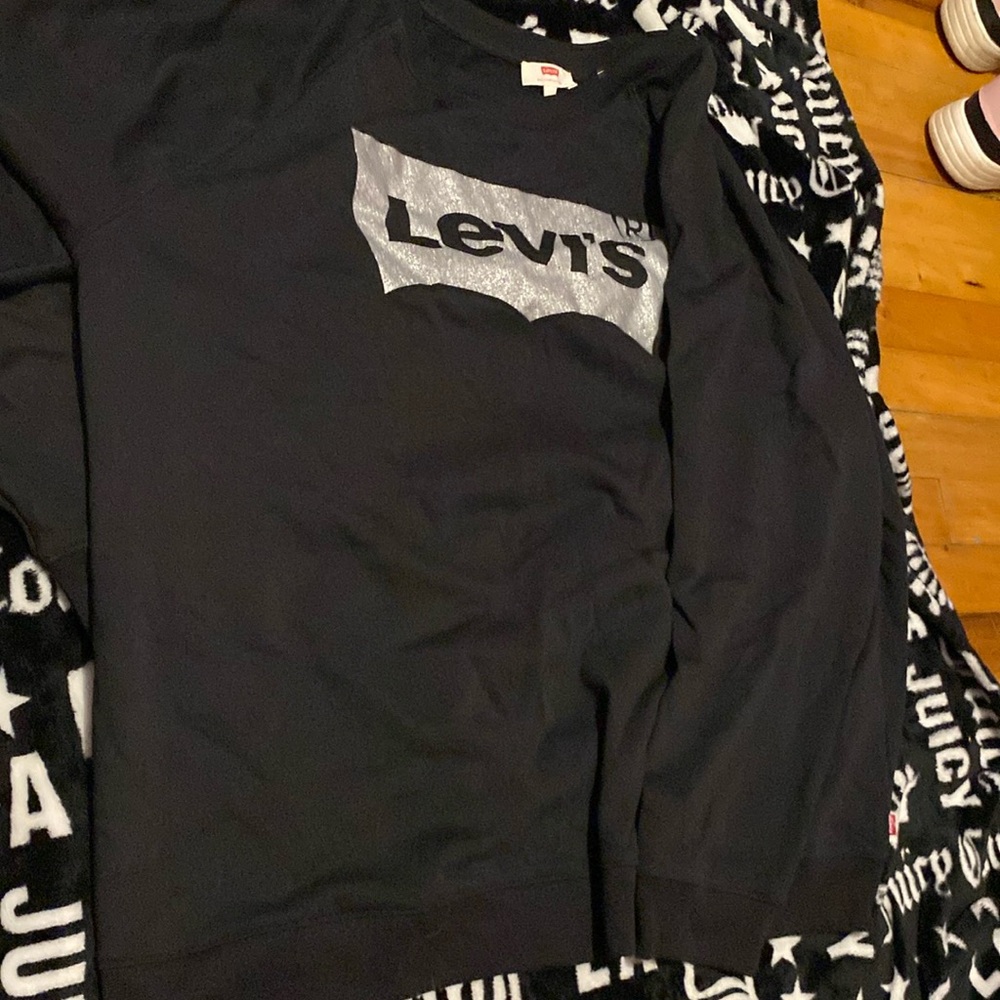 Sparkly Levi’s sweatshirt size 3x